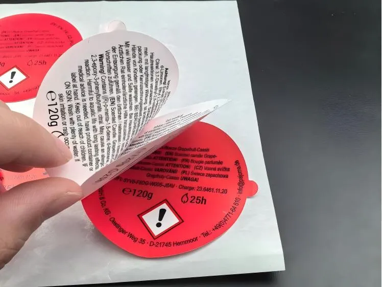 Polska kunder beställer etikettförpackning och leverans med flera lager