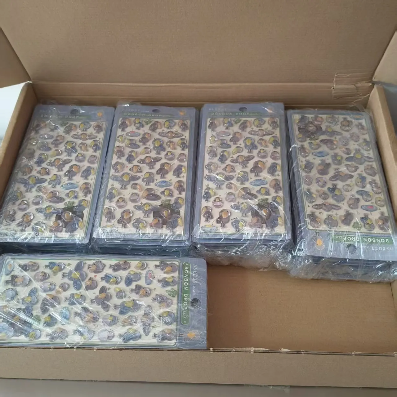 Dina barnpräglade klistermärken är på väg att skickas!