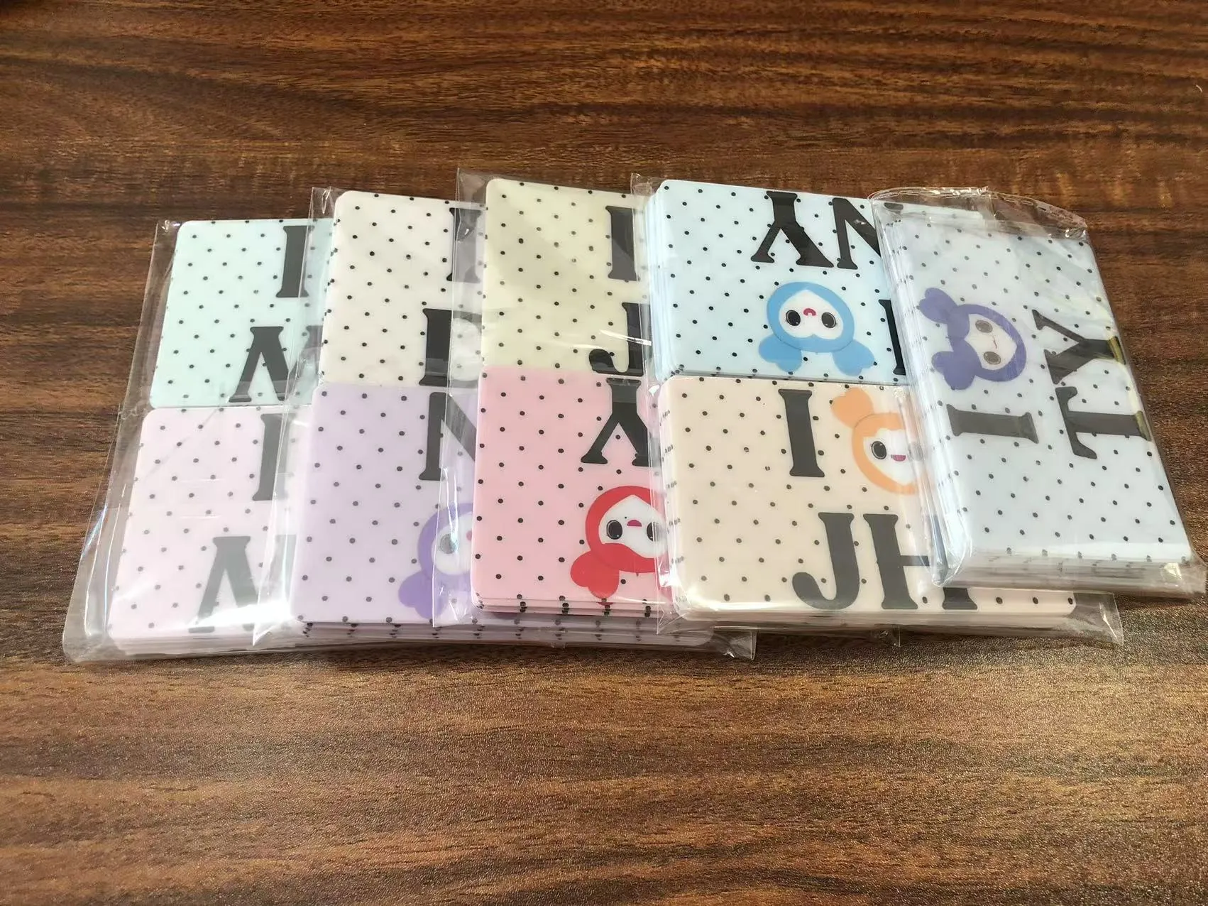 JOJO Pack skickar kreditkortsdekaler till amerikanska kunder