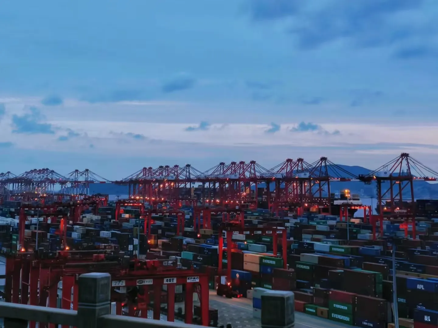 Det totala värdet av Kinas import- och exporthandel nådde 41,21 biljoner yuan.