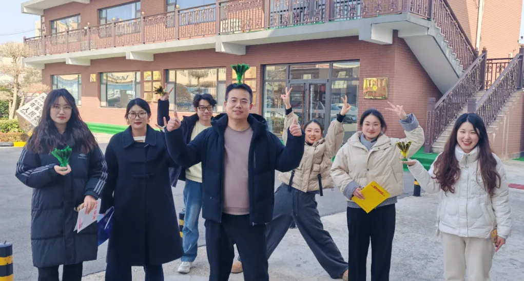 Kort lunchrast ger energi till kontoret med fjäderkula