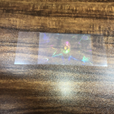 Genomskinliga holografiska klistermärken